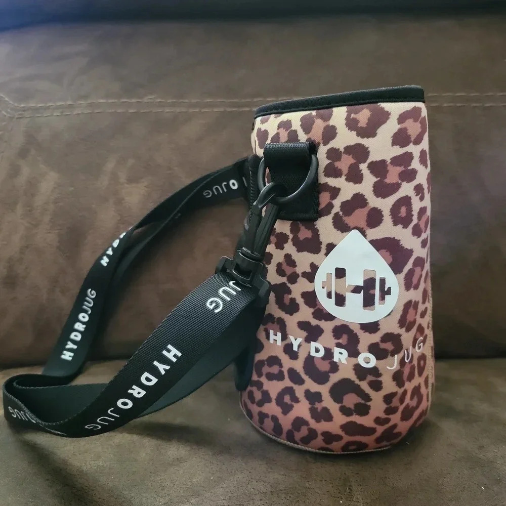 HYDROJUG Leopard sleeve